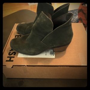 Ankle booties green suede, 1.5 inch heel.